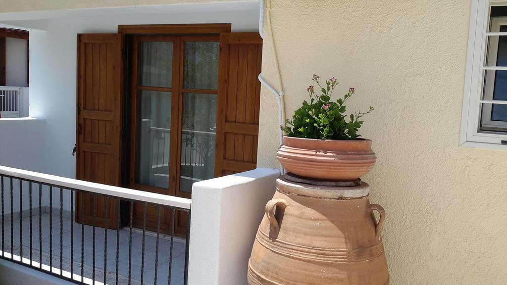 Granny'S House Apartment Palekastro Luaran gambar